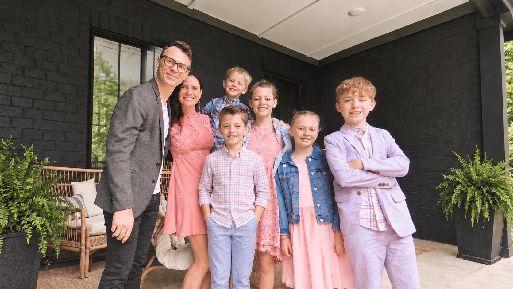 Robbie Poe, Amanda, and their five children